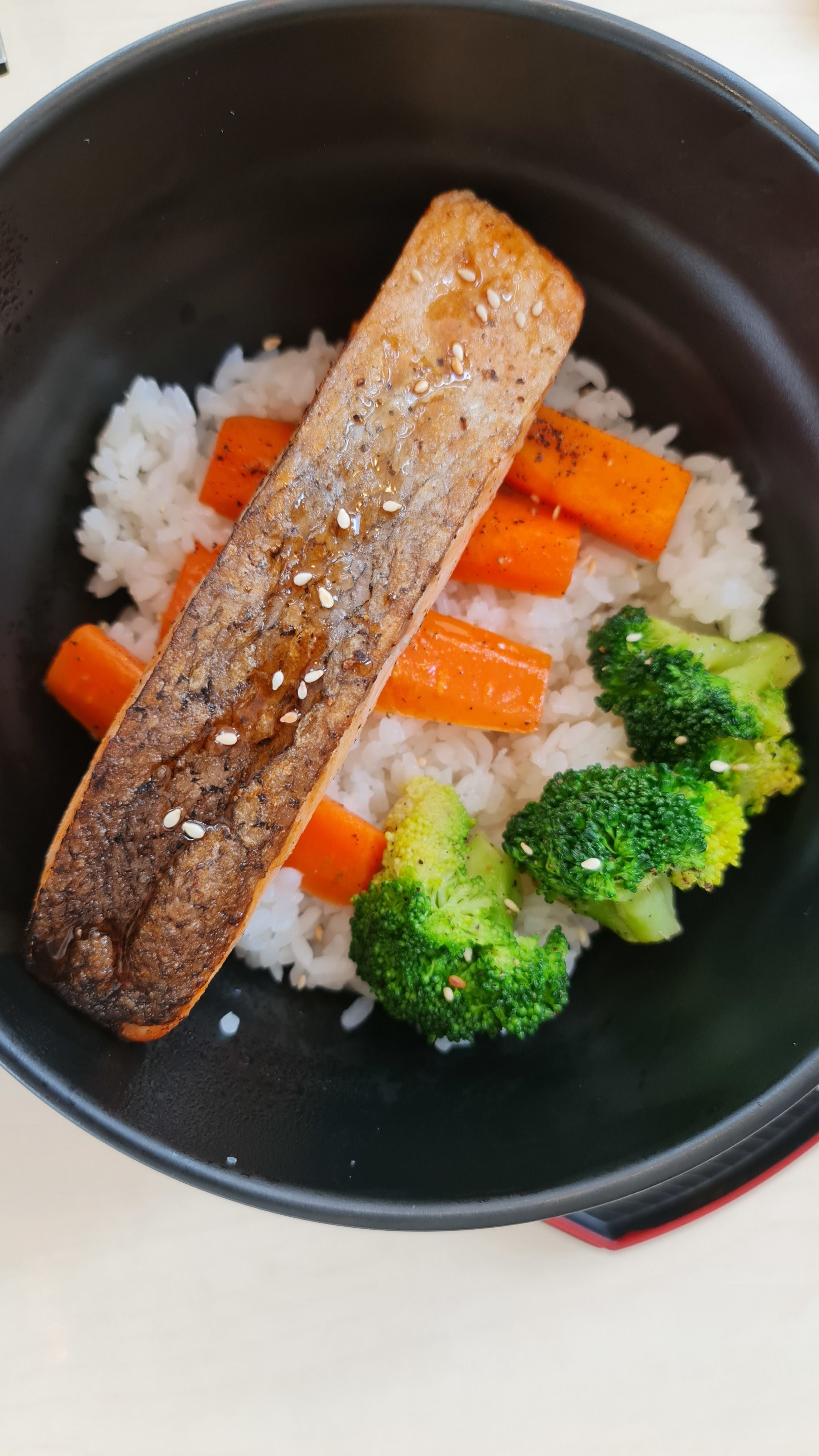 Foto de Salmão grelhado com arroz de brócolis
