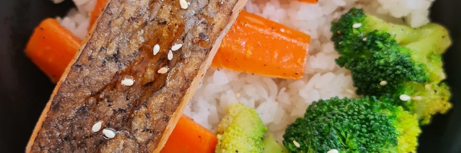 Foto de Salmão grelhado com arroz de brócolis