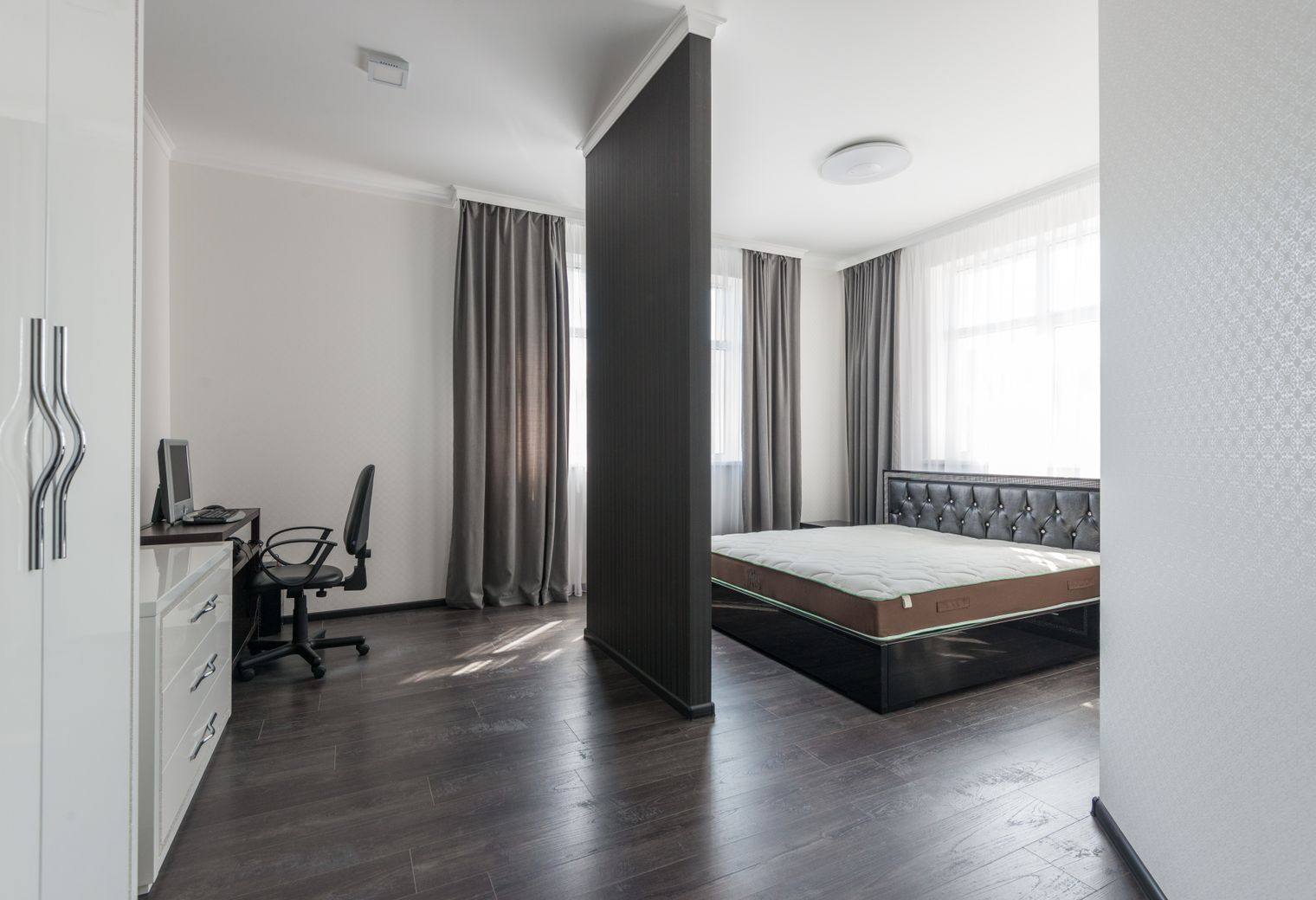 Stockley Park — professional movers carrying furniture on a house move