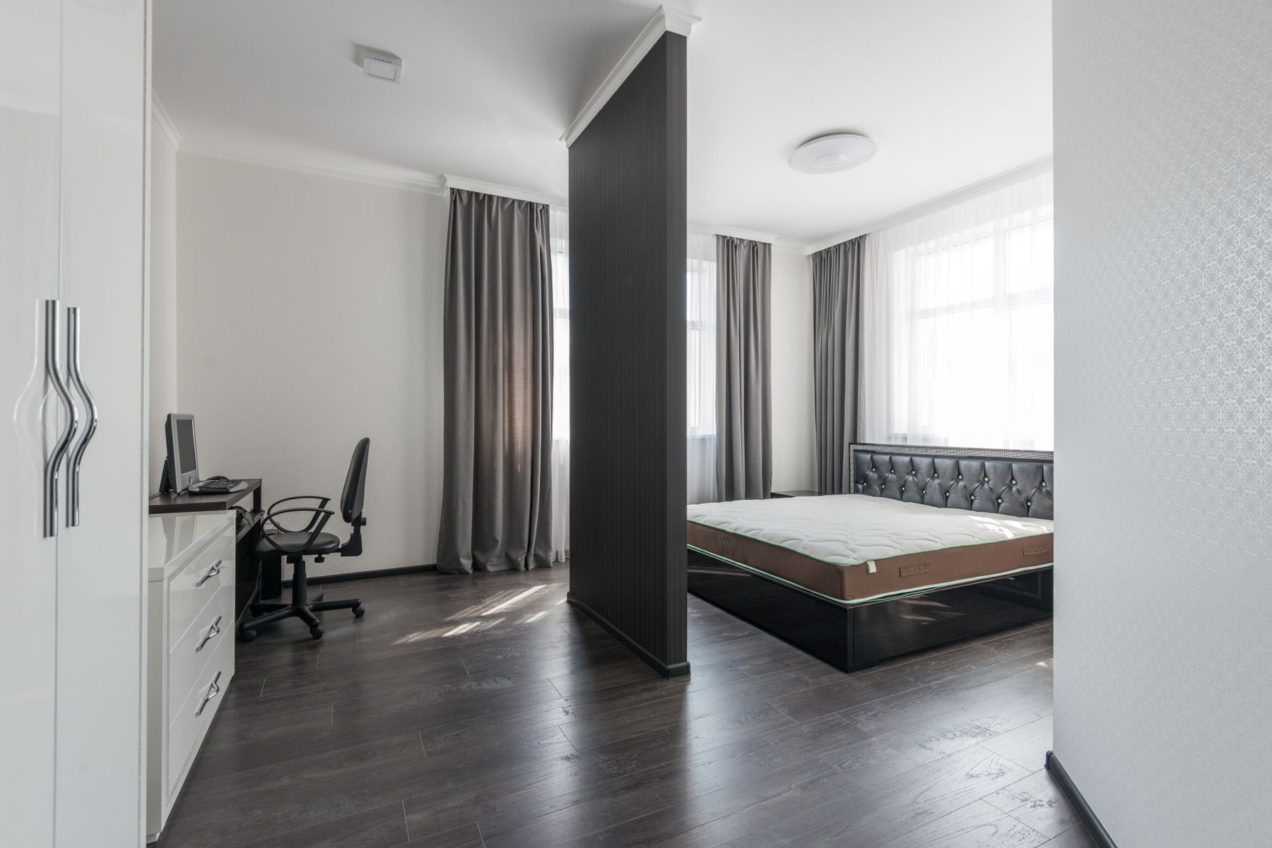 Feed Flow 1 Bright small bedroom with practical storage
