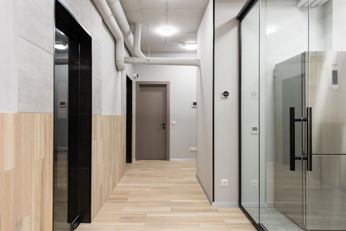 Interior of hall of modern office · Free Stock Photo