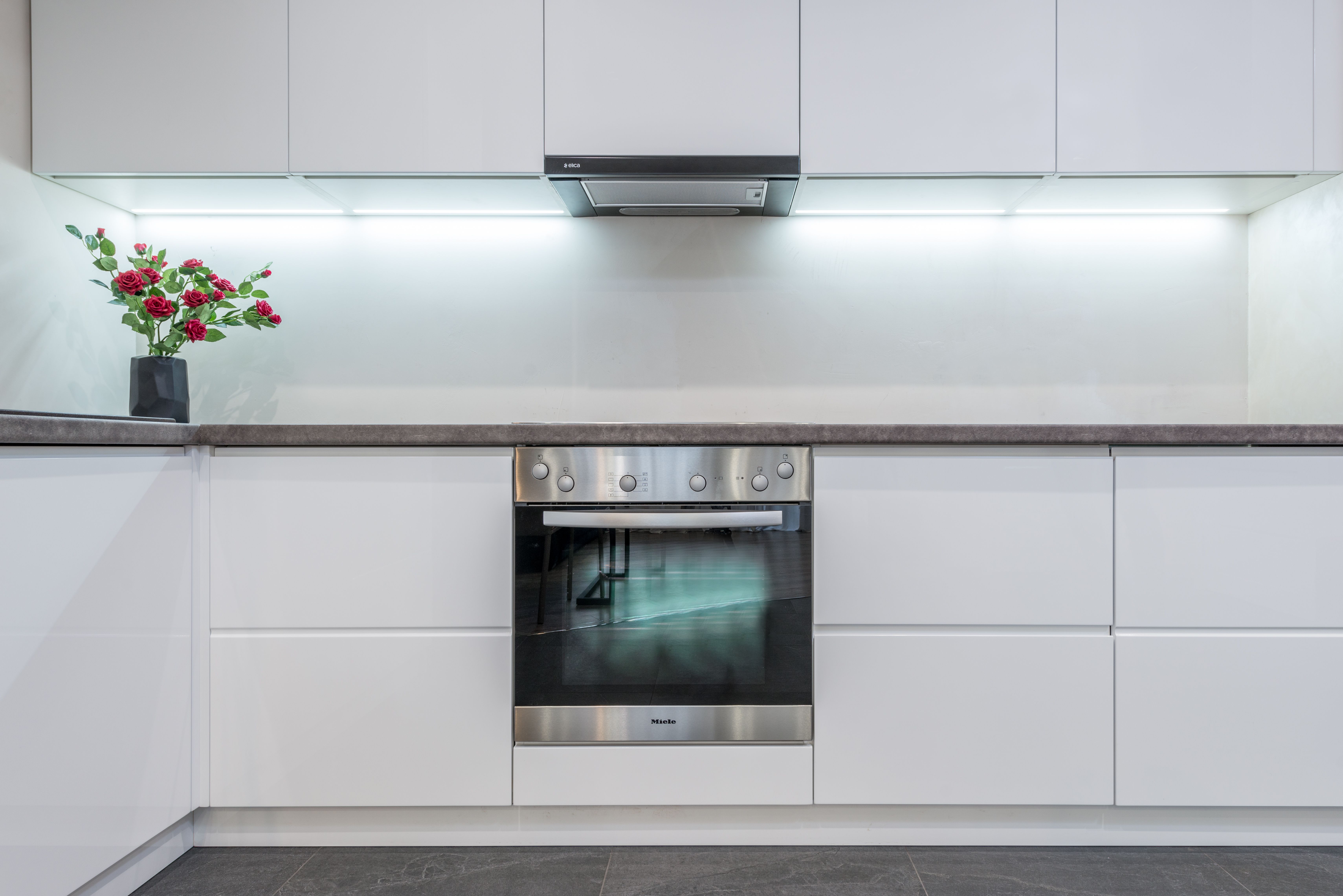 Modern kitchen with new white cupboards · Free Stock Photo