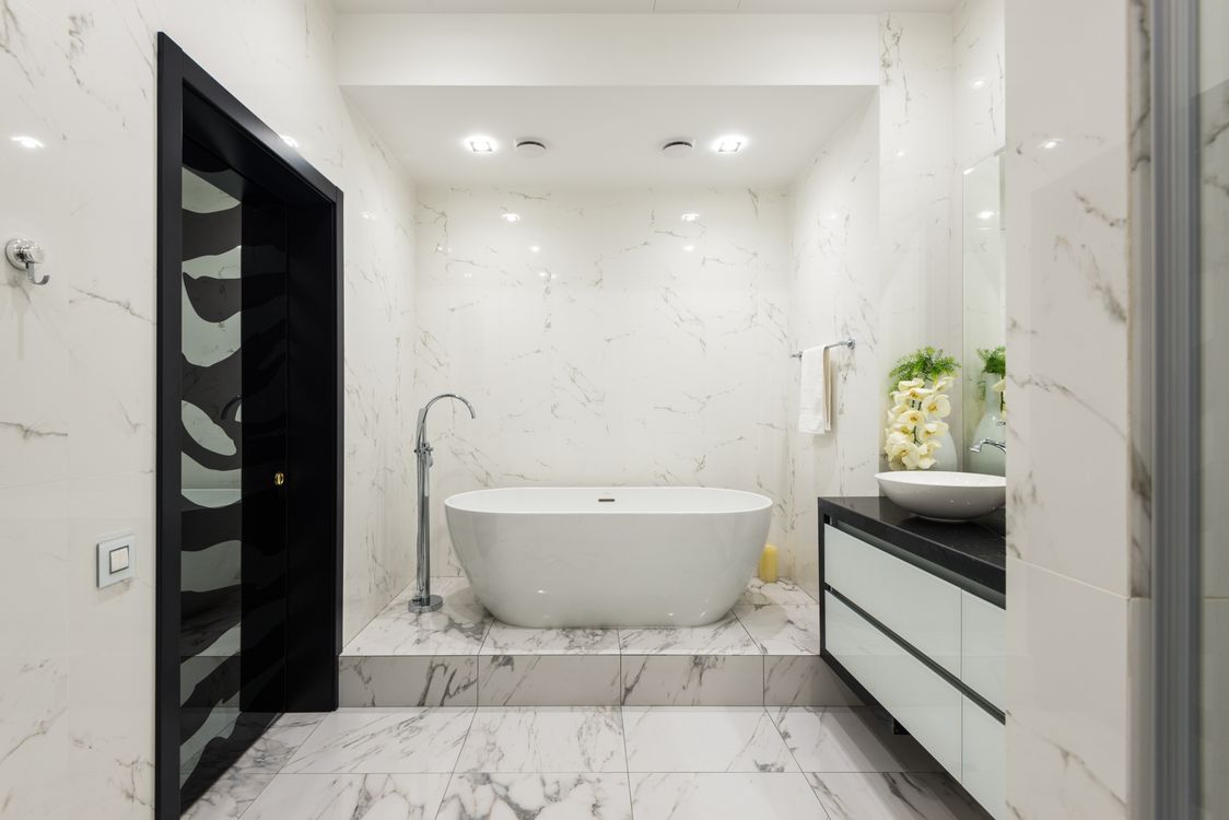 Interior of modern bathroom with white bathtub · Free Stock Photo