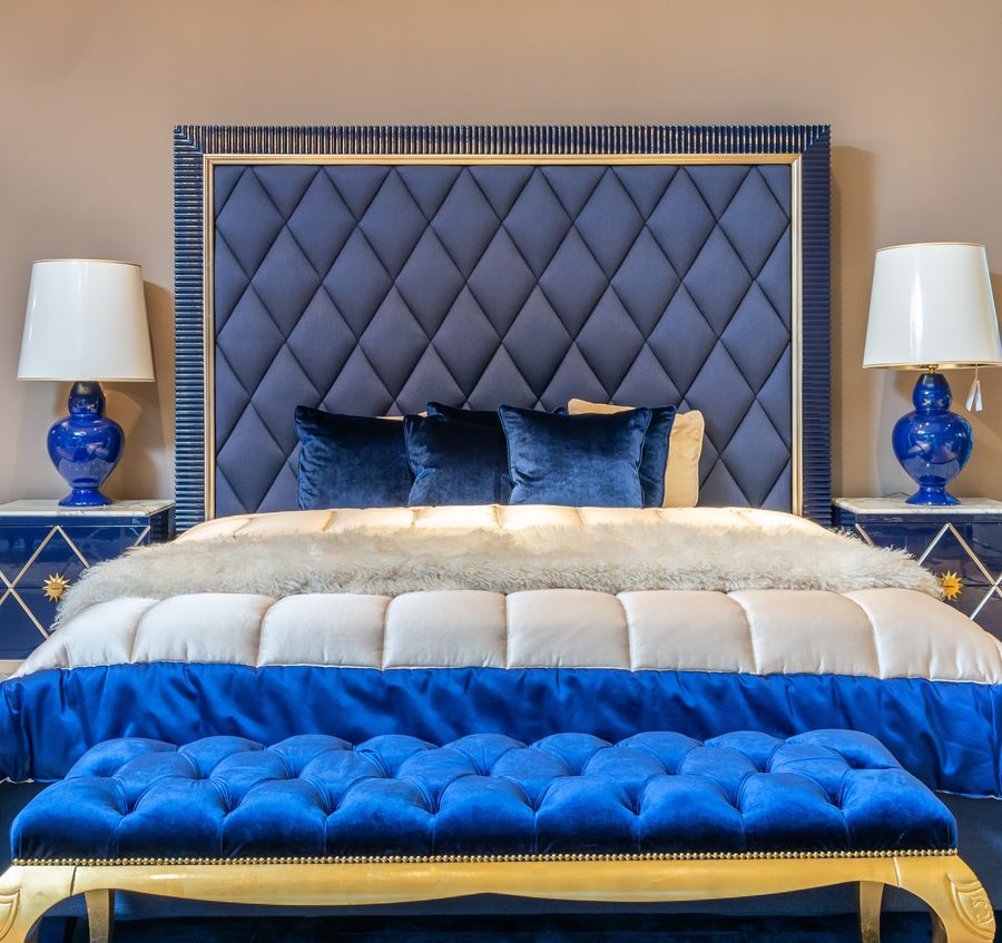 Suite d'hôtel premium avec rideaux sur mesure et vue panoramique