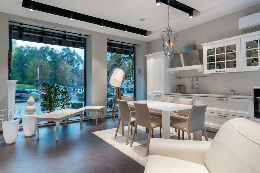 Open-plan residence with dining table by the kitchen