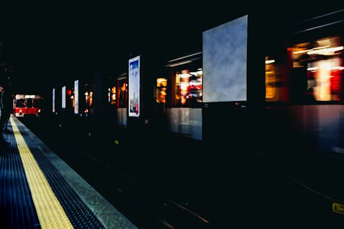 Stasiun Kereta API Putih Dan Merah