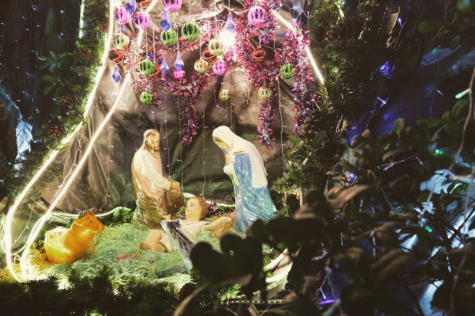 Nativity Scene Christmas Decor · Free Stock Photo - 1200 x 627 jpeg 143kB