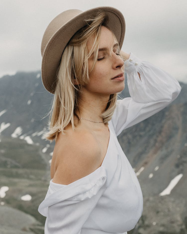 Gentle Bride In Hat Against Ridge With Snow