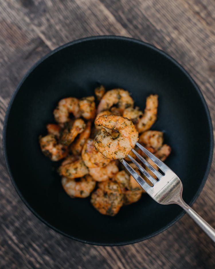 Pan Fried Shrimp With Sauce And Herbs