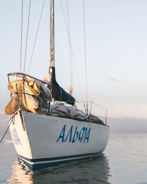 grátis Foto profissional grátis de água, barco, barco a vela Foto profissional