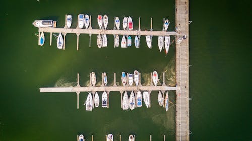 Aerial Shot Photo of Speedboats