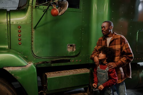 adam, afrikalı amerikalı adam, afrikalı-amerikalı çocuk içeren Ücretsiz stok fotoğraf