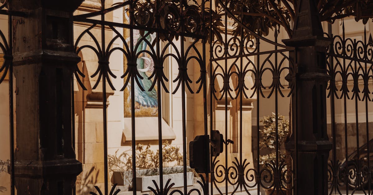 Gate Entrance to Cathedral · Free Stock Photo