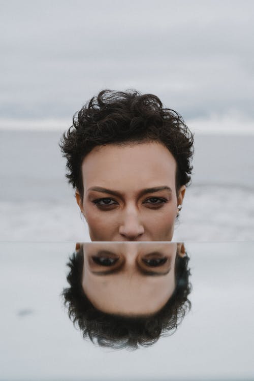 Foto profissional grátis de abstrato, espelho, expressão facial