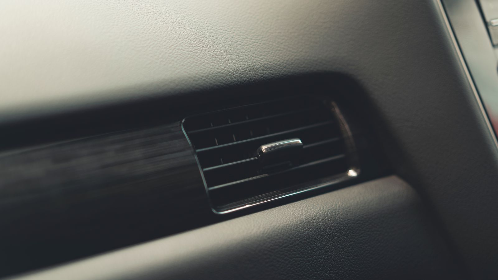 Why is My Car AC Not Cooling? (Dubai Summer Guide)