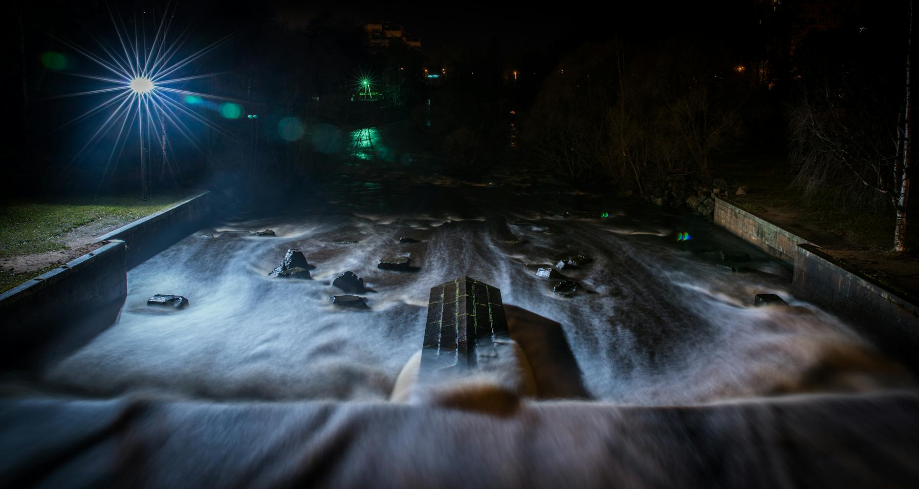 Havaj vyzýva obyvateľov: Odíďte teraz — najhoršie záplavy za viac než 20 rokov