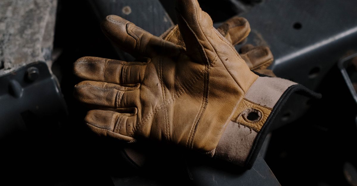 Which Glove Materials Offer the Best Protection Against Harsh Solvents and Oils?