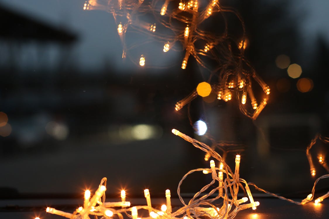 Nahaufnahmefoto Der Braunen Lichterketten