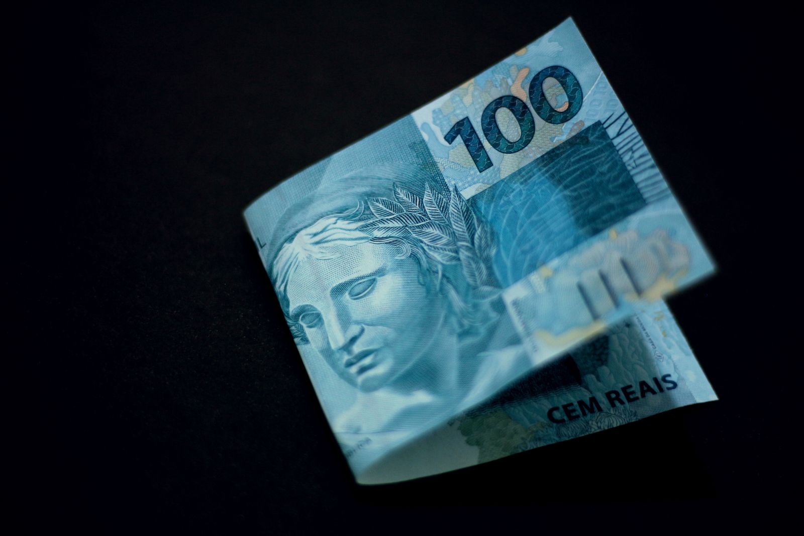 Notas de real brasileiro e indicadores econômicos
