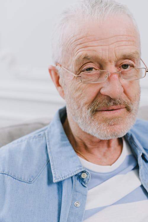 Free Portrait of an Elderly Man with Gray Hair Stock Photo