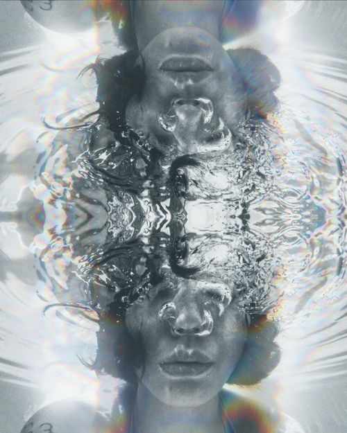 Free Surreal mirrored image of a person's face underwater with abstract reflections. Stock Photo
