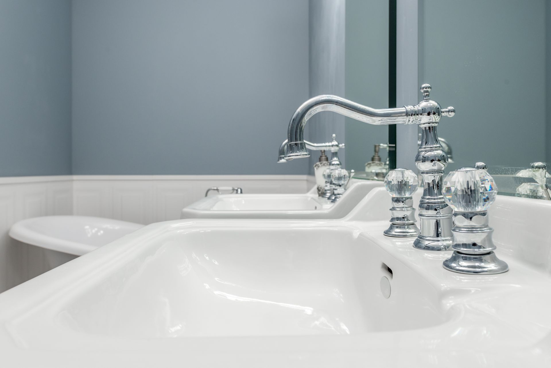 Stylish and modern bathroom interior with chrome fixtures and a clean aesthetic.