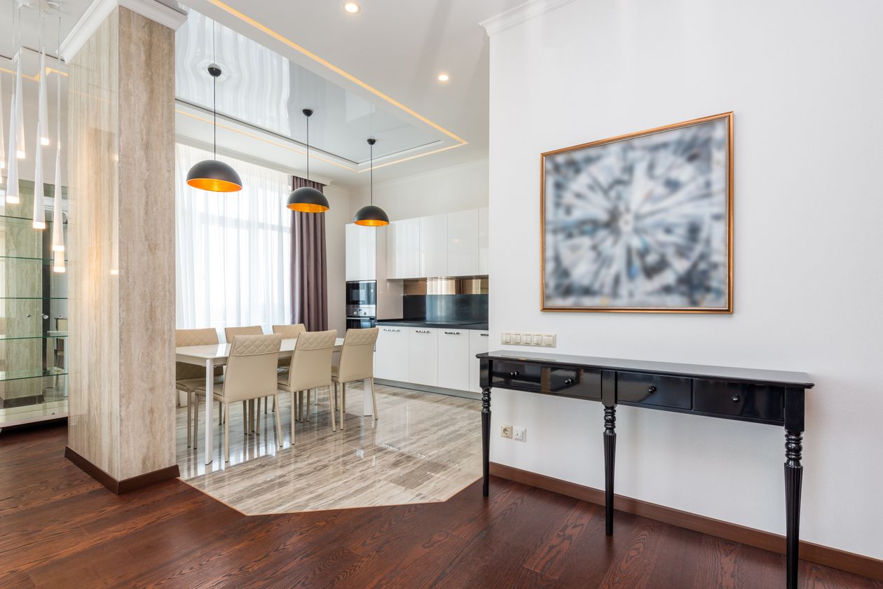 Modern kitchen with a white round dining table and beige chairs