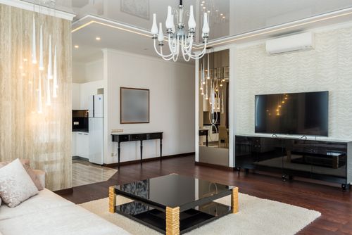 Free Elegant modern living room featuring a chic chandelier and contemporary decor. Stock Photo