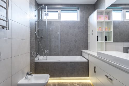 Kostenloses Stock Foto zu badewanne, badezimmer, drinnen