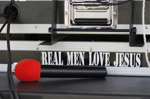 Безкоштовне стокове фото на тему «Ісус, мікрофон, наклейка на бампер»
