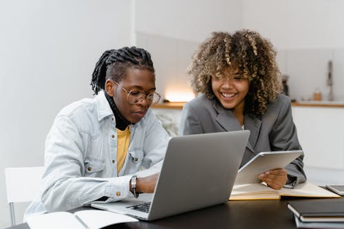 Ingyenes stockfotó afro-amerikai emberek, beindítás, beltéri témában