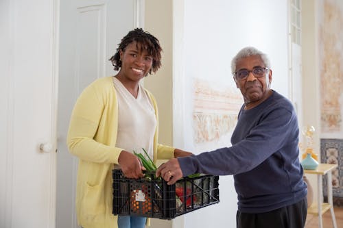 Kostenloses Stock Foto zu african american menschen, altenheim, drinnen