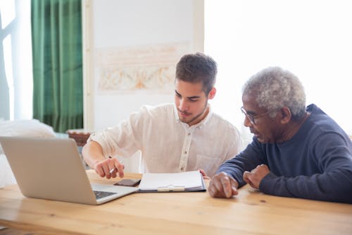 Gratis stockfoto met Afro-Amerikaanse man, bejaard, bejaarde