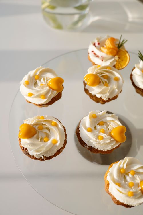 Free Brightly decorated citrus cupcakes with detailed icing, perfect for dessert lovers. Stock Photo