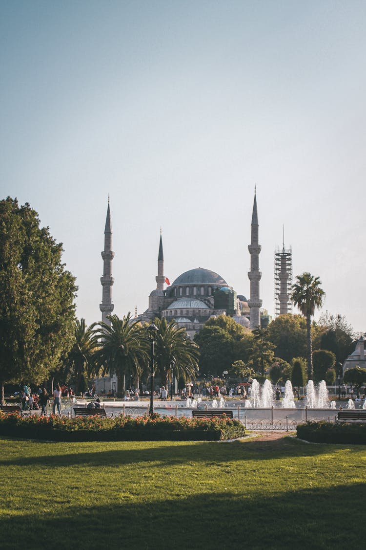  Sultan Ahmed Mosque During Daytime 