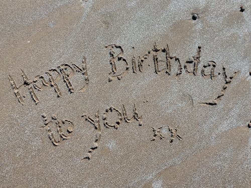 Gratis lagerfoto af hilsen, sand, tillykke med fødselsdagen