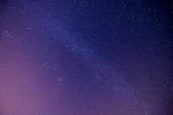 库尔平美丽的星空景观展示了宇宙的壮丽