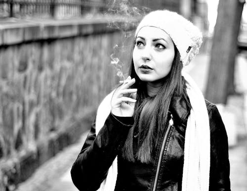 Graustufen Fotografie Der Rauchenden Frau