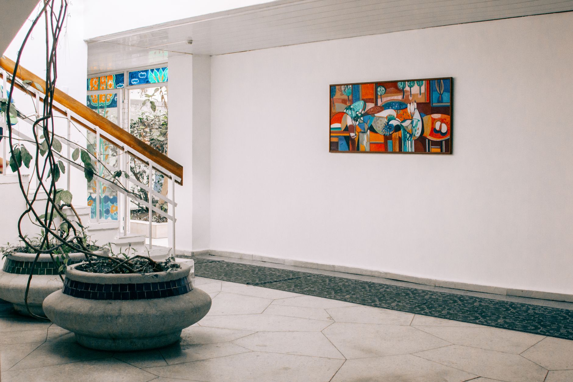 Vernisajul Expoziției de Pictură la UAP Târgu Jiu – Eveniment Local de Artă