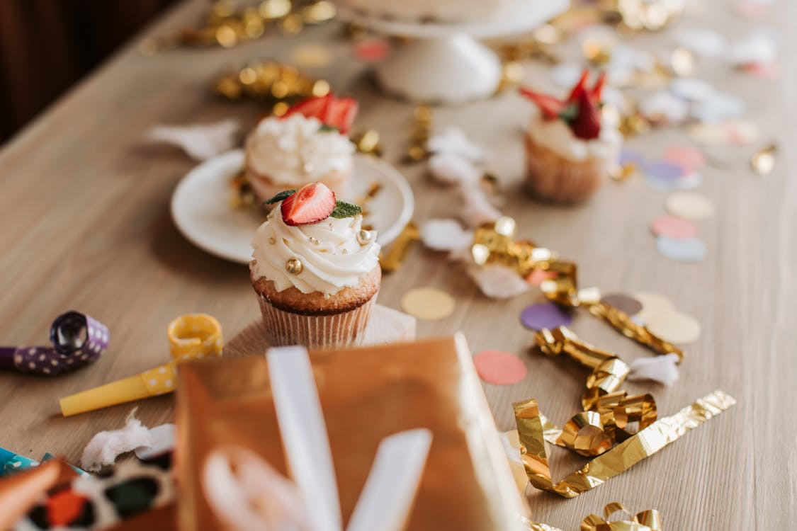 Gratis stockfoto met aardbei, cakeje, confetti