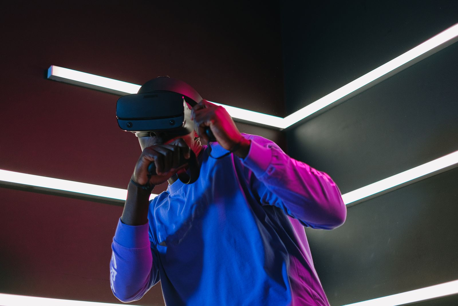 Headset de realidade mista da Meta em uso