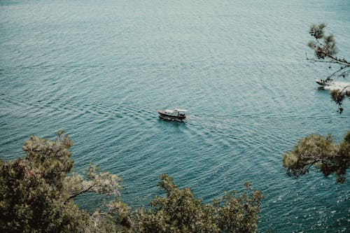 Бесплатное стоковое фото с Аэрофотосъемка, берег, катание на лодке