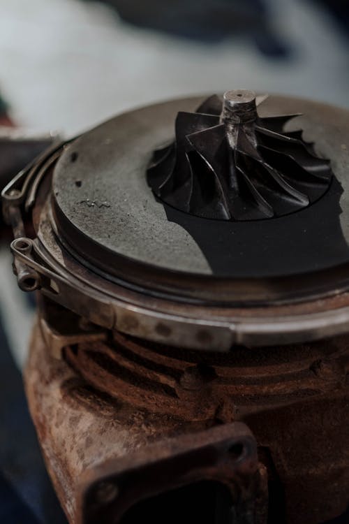 Torta Al Cioccolato Con Glassa Nera Sulla Parte Superiore