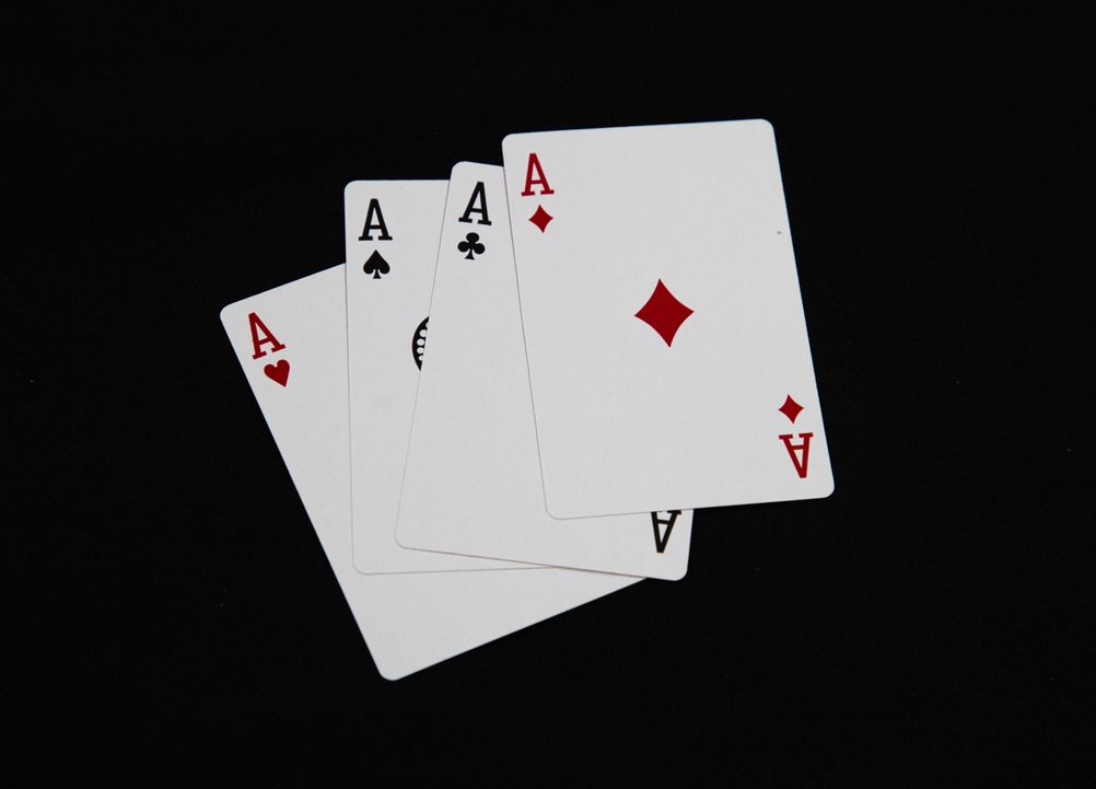 Online Casino: Spielautomaten und Live-Spiele im Überblick