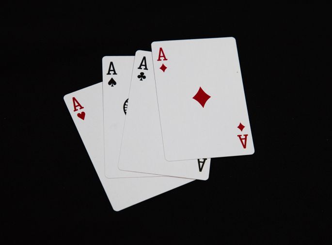 Online Casino: Spielautomaten und Live-Spiele im Überblick