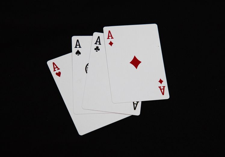 Online Casino: Spielautomaten und Live-Spiele im Überblick