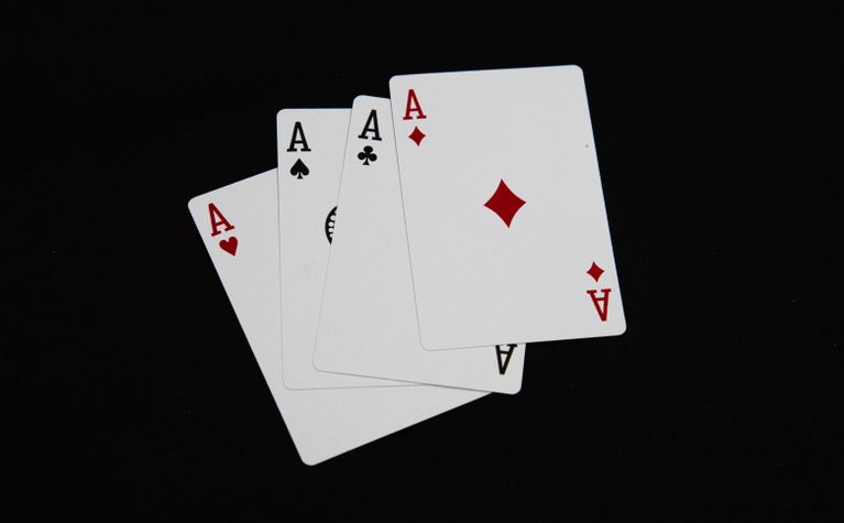 Online Casino: Spielautomaten und Live-Spiele im Überblick