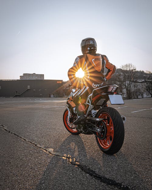 Foto profissional grátis de bicicleta, cavaleiro, homem