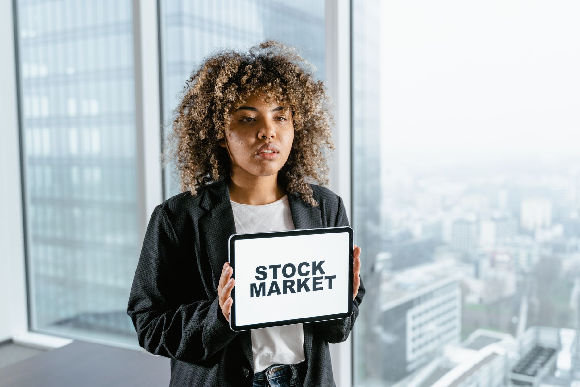 Market Momentum Builds as Corporate Earnings Drive Early Gains
