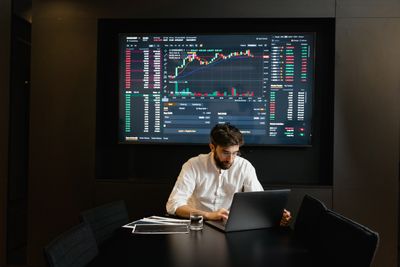 Client and advisor in financial meeting